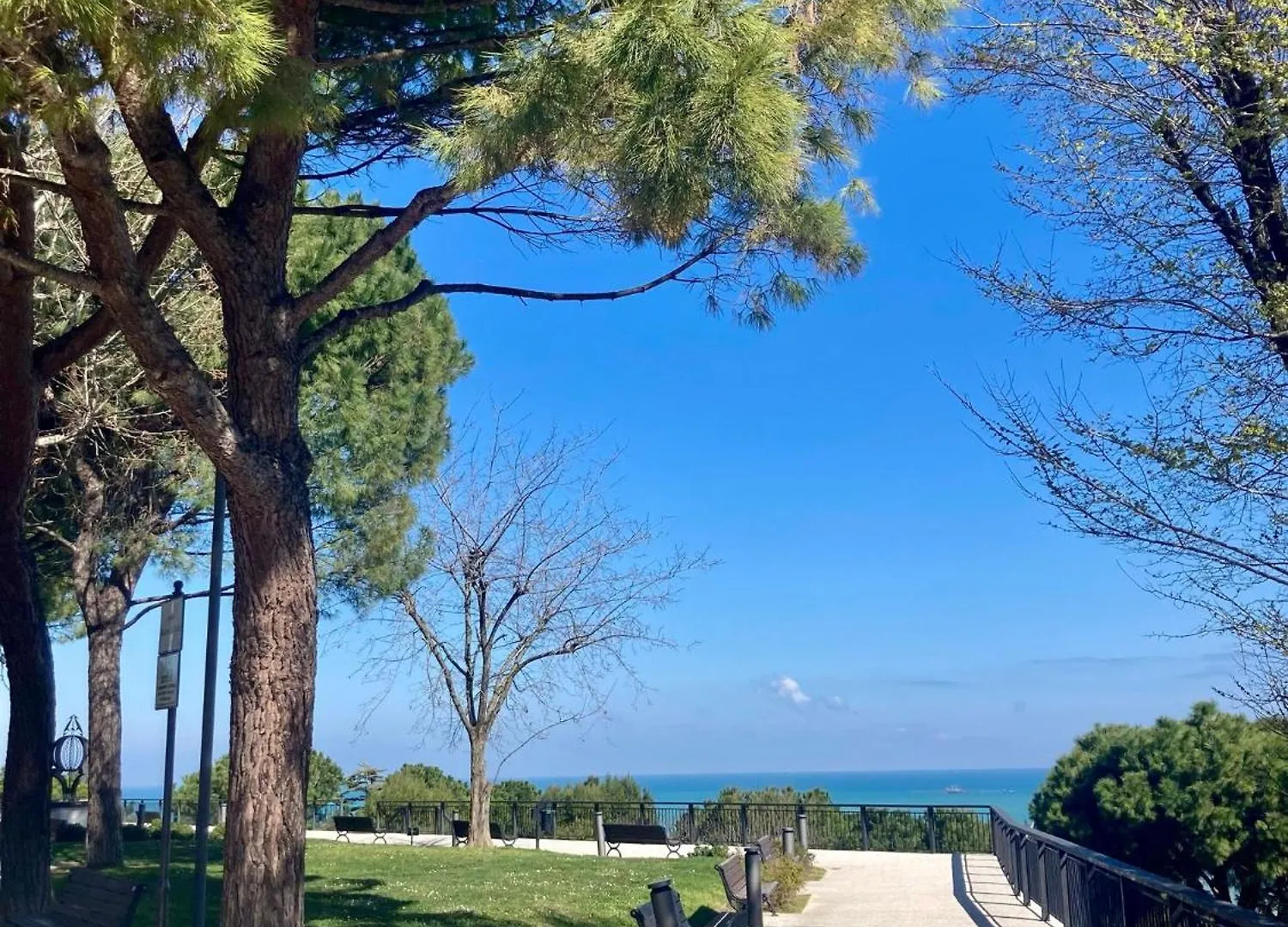 Monolocali Da Vinci Hotel Falconara Marittima Guest house